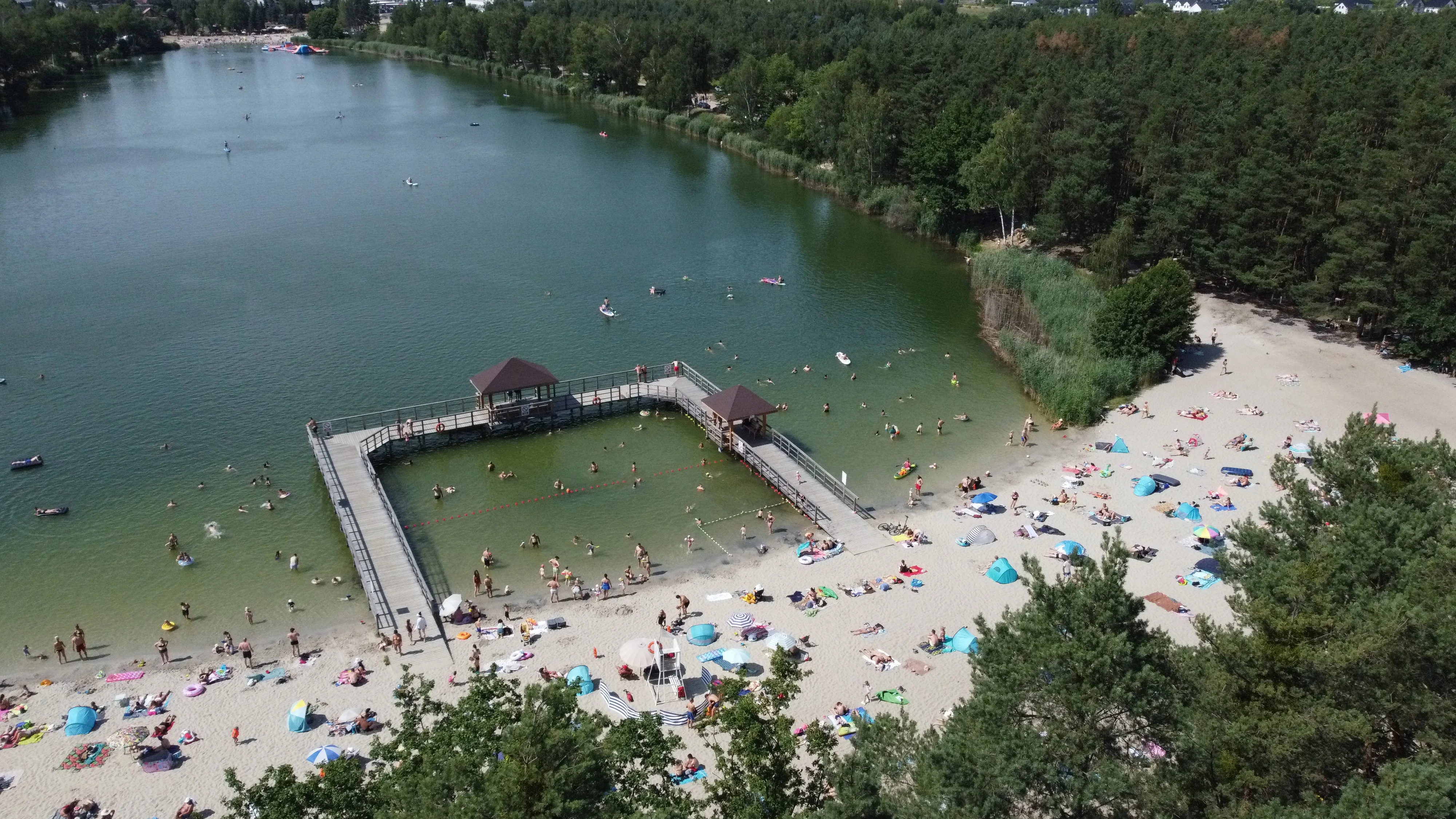 Kąpielisko w Jelcz-Laskowicach - Nowoczesny kompleks nad jeziorem