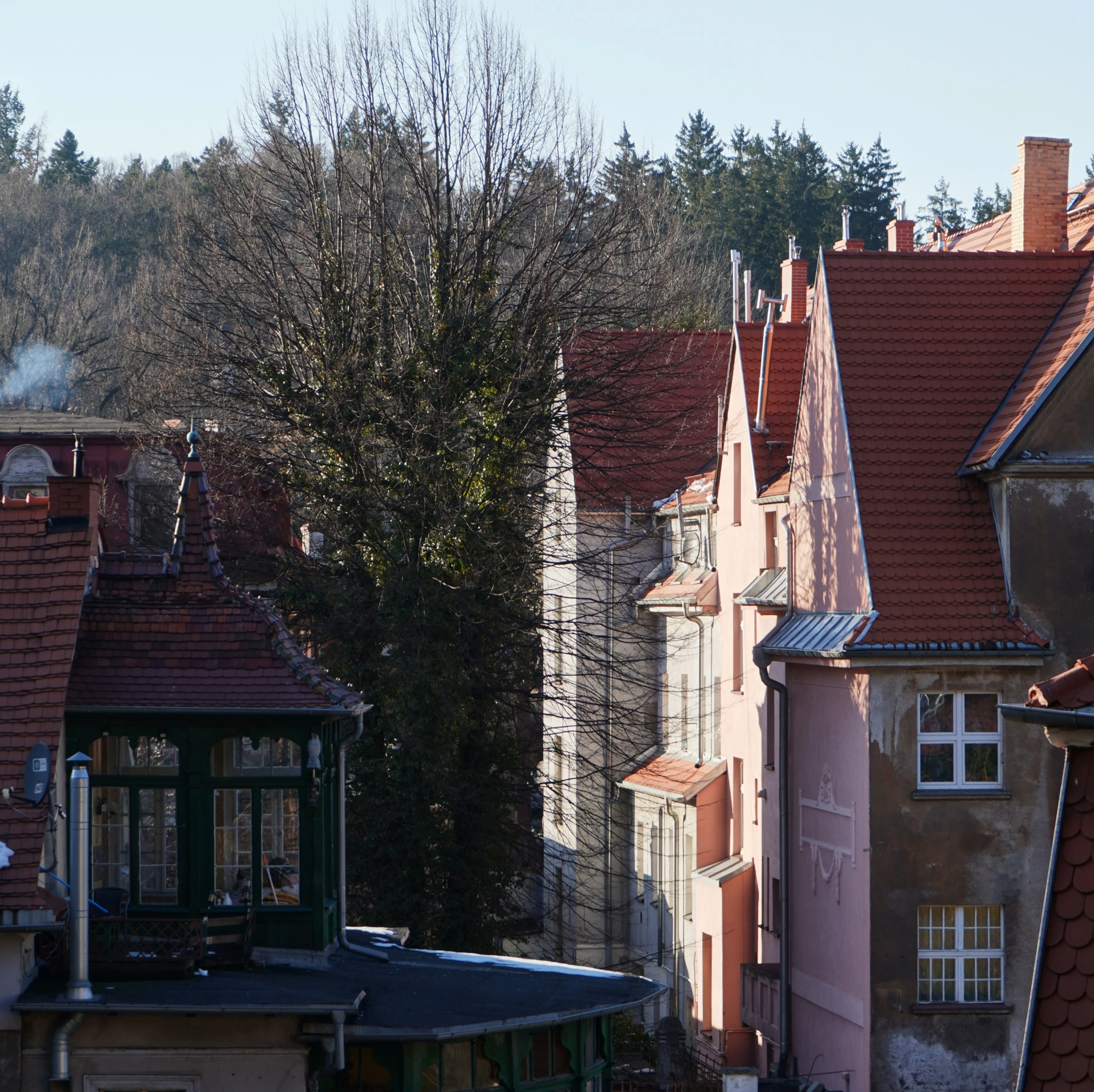 Kamienice w Świeradowie-Zdroju jesienią